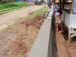 Pemerintah Desa Surakarta Realisasikan Pembangunan TPT