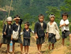 Potret Bocah Mungil Suku Baduy, Membelah Hutan Belantara