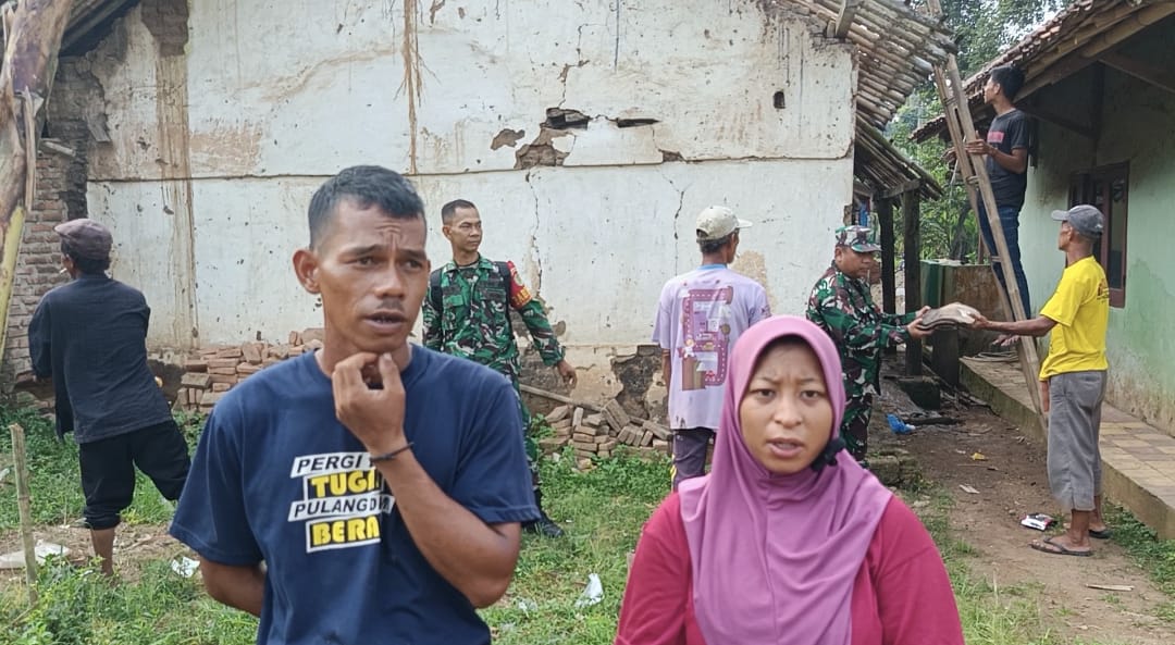 Ketika Rumah Sarif Dibongkar TMMD ke-124 Kodim 0602/Serang