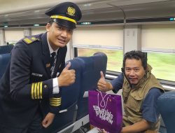 KAI Daop 6 Yogyakarta Berbagi Merchandise Eksklusif untuk Pelanggan Setia KA Taksaka