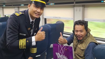 KAI Daop 6 Yogyakarta Berbagi Merchandise Eksklusif untuk Pelanggan Setia KA Taksaka