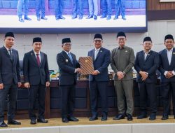 Gubernur Banten Sampaikan Nota Pengantar Raperda Penyertaan Modal Bank Banten dan RPJMD 2025-2029