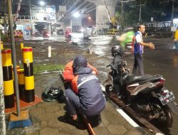 Palang Pintu Perlintasan Lempuyangan Patah Ditabrak Mobil