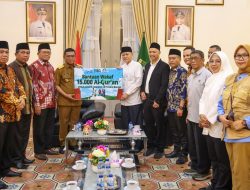 Terima Bantuan 15.000 Mushaf Al-Qur’an, Gubernur Banten : “Disalurkan ke Ponpes, Tempat Ibadah dan Masyarakat”