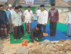 Camat Walantaka Lakukan Peletakan Batu Pertama Pembangunan Masjid At-Taqwa di Citerep