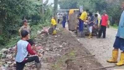 Jum’at Bersih, Camat Tunjung Teja  Imbau Masyarakat Jaga Kebersihan