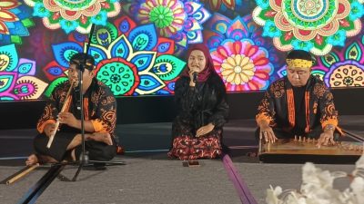 Komara Paraguna Tampilkan Kacapi Suling di Hotel Aston Serang
