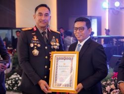Hari Bhayangkara ke-79, Gubernur Banten Andra Soni Terima Penghargaan dari Polda Banten