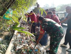 Babinsa Koramil 0602-09/Cikeusal dan Masyarakat Bersinergi Ciptakan Lingkungan Asri di Kelurahan Kemanisan