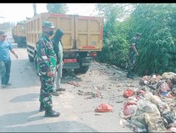 Kolaborasi Koramil 0602-19/Cikande dan DLH Kabupaten Serang Bersihkan Sampah