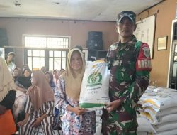 Danramil 0602-12/Ciomas Kerahkan Babinsa Pantau Penyaluran Bansos Beras 