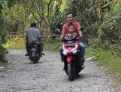 Masyarakat Desa Damping Mengeluh, Jalan Rusak Parah