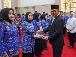 Gubernur Banten Andra Soni Serahkan 9.709 SK PPPK Pemprov Banten