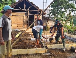 Bersama Warga, Babinsa Koramil 0602-20/Pamarayan Bangun Pondasi Rumah Program Rutilahu