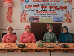 Ketua Ranting 03 Persit KCK Cabang XXXIV Koramil 0602-02/Kasemen Jadi Juri Lomba Nasi Tumpeng