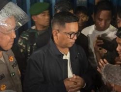 Di Tengah Hujan Deras, Gubernur Andra Soni dan Kapolda Banten Temui Massa Aksi 