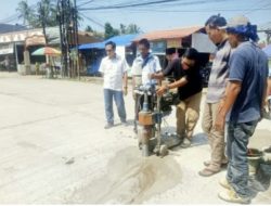 Di Jalan Siliwangi, DPUPR Lebak Lakukan Pengambilan Sampel