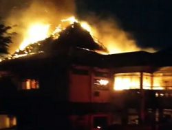 Breaking News : Solo Mencekam, Gedung DPRD Hangus Dibakar Massa