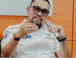 Massa Ngamuk, Pakaian Dalam Istri Ahmad Sahroni Dilempar dari Lantai 2