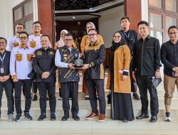 Gubernur Andra Soni ke Travel Haji-Umroh : “Lindungi Jema’ah dari Penipuan”