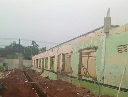 Proyek Rehabilitasi Madrasah Banten Diragukan Soal Keselamatan Kerja