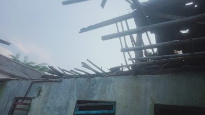 Warga Minta Perhatian Serius Seorang Kakek Tua di Serang yang Tinggal di Puing Reruntuhan Rumah