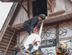 Hadiri Seren Taun Cisungsang, Gubernur Banten Ikuti Prosesi “Ngimahkeun Pare”