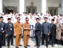 Gubernur Banten Ajak Ratusan Siswa SD Belajar Sejarah di Gedung Negara