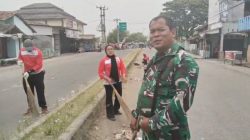 PMI dan Koramil 0602-02/Kasemen Bersinergi dalam Karya Bakti Kebersihan Lingkungan di Banten