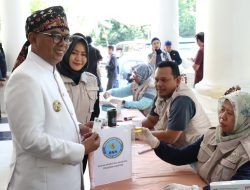 Gubernur Andra Soni Beri Teladan dengan Ikut Tes Urine ASN