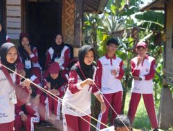 Outdoor Activity Warnai PKKMB UNIBA 2025 di Lembah Gunung Sari