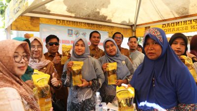 Warga Antusias Belanja di Bazar Murah Rangkaian HUT ke-499 Kabupaten Serang
