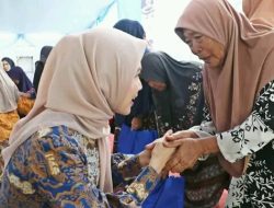 Di Kecamatan Tanara, Mendes PDT Bersama Bupati Serang Salurkan Sembako