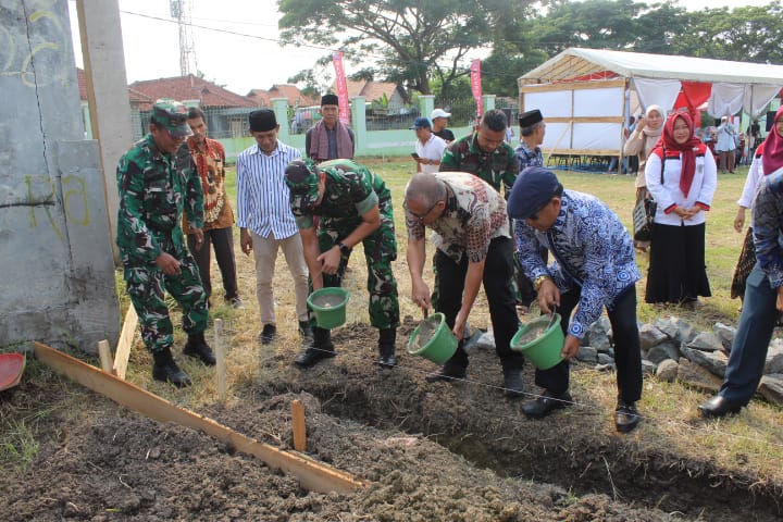 Peletakan Batu Pertama, Dandim 0602/Serang Tegaskan TNI Dukung Penuh Pembangunan KDMP