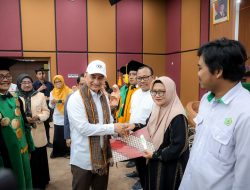 Guru Besar Tak Hanya Diam di Menara Gading Tapi Hadir di Tengah Masyarakat