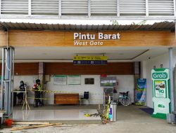 KAI Daop 5 Perbaiki Lantai dan Akses Pintu Barat Stasiun Purwokerto