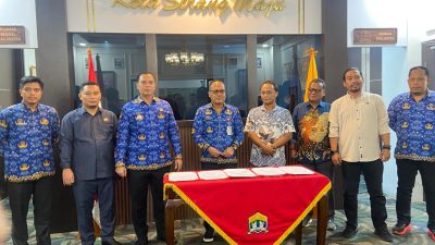 Di Kawasan Royal, Pemkot Serang Tertibkan Kabel Bawah Udara