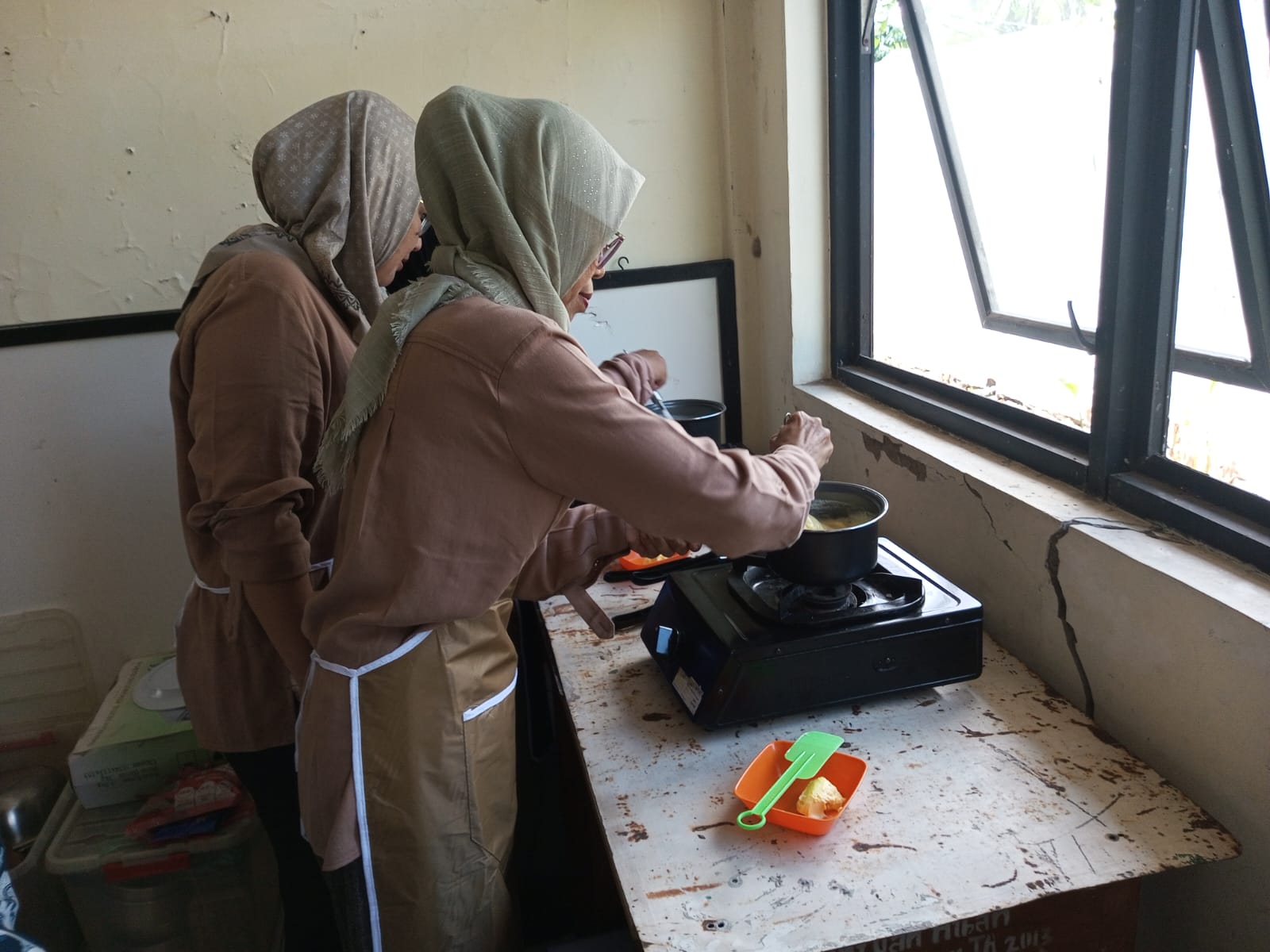 Pemerintahan Kelurahan Mekarsari Gelar Pelatihan Tata Boga 