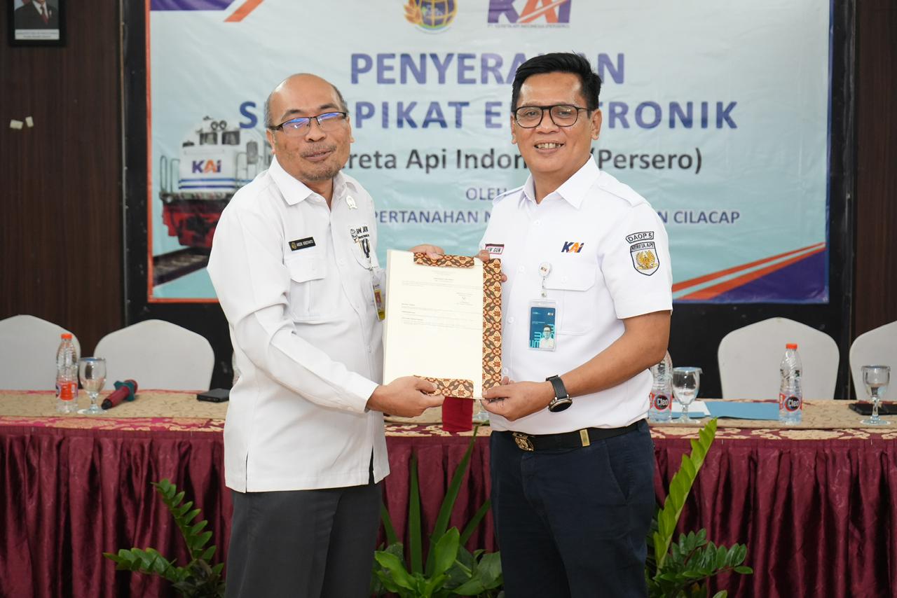 Daop 5 Purwokerto Terima 10 Sertipikat Tanah dari BPN Cilacap