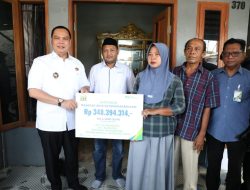 Wali Kota Serang Serahkan Santunan BPJS Ketenagakerjaan Kepada Ahli waris