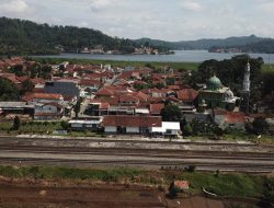 Tingkatkan Keselamatan Perjalanan Kereta Api, KAI Daop 5 Purwokerto Lakukan Penggantian Wesel   