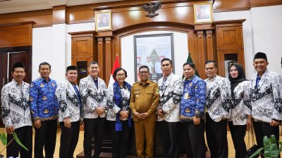 Terima Pengurus PGRI, Gubernur Andra Soni Paparkan Dampak Positif Program Sekolah Gratis 