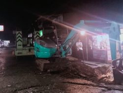 Banjir Rendam Sekolah, Polsek Pamarayan Gerak Cepat Tangani Saluran Air Tersumbat