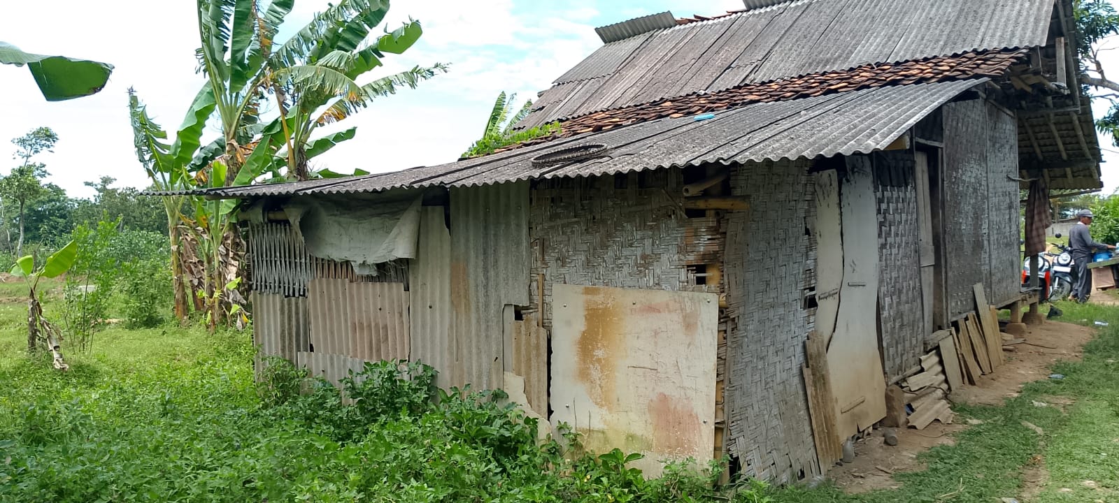 Kisah Gubuk Reyot Nenek Arsanah, Penderitaan Lansia yang Terlupakan
