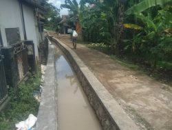 Dengarkan Keluhan Warga, Pemerintah Desa Tunjung Teja Bangun Drainase