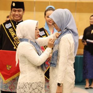 Tinawati Andra Soni Lantik Dekranasda Tangsel, Minta UMKM dan Ekonomi Kreatif Naik Kelas