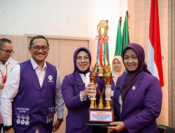 Penguatan Posyandu di Banten, Tinawati Andra Soni Buka Rakorda dan Serahkan Penghargaan