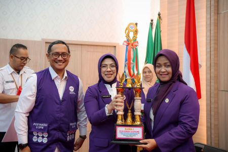 Penguatan Posyandu di Banten, Tinawati Andra Soni Buka Rakorda dan Serahkan Penghargaan