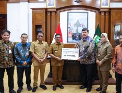 Gubernur Andra Soni Terima Donasi Rp112,4 Juta dari Bank Banten untuk Korban Banjir Sumatera