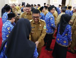 Perkuat SDM, Gubernur Banten Andra Soni Serahkan 4.631 SK PPPK Paruh Waktu Pemprov Banten